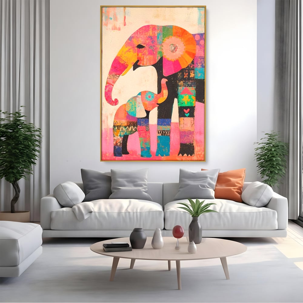 Tablou canvas cu tablou pictura cu elefanti colorati, in rama de aluminiu auriu, pe perete intr-un living